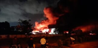 Dua Gudang Pabrik Plastik di Kabil Terbakar, 12 Mobil Pemadam Dikerahkan