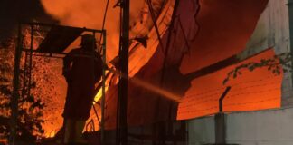 Polisi Selidiki Penyebab Kebakaran Gudang Plastik di Kabil