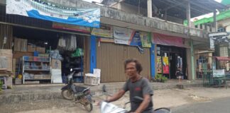 Dulu Lapak Numpang, Kini Agen Loket Mak Yohana Diandalkan di Tiban Kampung agen loket mak yohana