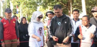 Kunker ke Kecamatan Subi, Bupati dan Wabup Natuna Jalan Santai