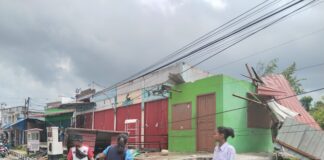 Angin Puting Beliung Terjang Pemukiman Warga di Batu Lipai Karimun