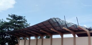 Baru Sebulan Diresmikan, Atap Tribun Mini Sri Srindit Rp1,2 Miliar Terbang Diterjang Angin Kencang