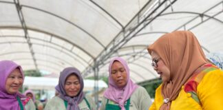 Tumbuhkan Kreatifitas, Marlin Latih Ibu-ibu Olah Hasil Perikanan