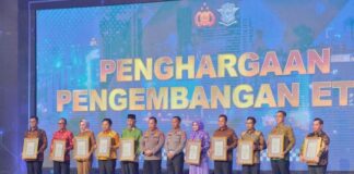 Gubernur Ansar Terima Penghargaan dari Kapolri karena Dukung ETLE