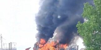 Satu Kapal Kargo di Pelantar Buru Karimun Terbakar kapal kargo terbakar karimun