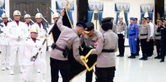 Kapolda Kepri Pimpin Upacara Pencucian Pataka Sambut Hari Bhayangkara ke-78 upacara pencucian pataka