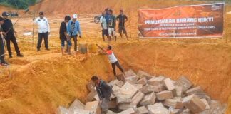 Kejari Karimun Bakar Ribuan Dus Rokok Ilegal rokok ilegal karimun