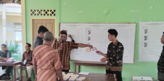 Pemilihan Ketua RT dan RW, Warga Bangunsari Karimun Antusias Ikut Nyoblos