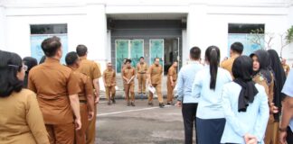 Sekwan DPRD Batam Harapkan Dukungan Penuh Pegawai Dalam Pelantikan Anggota DPRD Pegawai di Sekretariat DPRD Batam. (Foto: AlurNews)