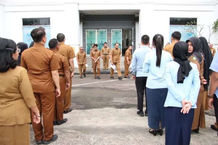 Pegawai di Sekretariat DPRD Batam. (Foto: AlurNews)