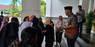 Tak Tertampung di Sekolah Negeri, Orangtua Siswa Datangi Kantor DPRD Batam