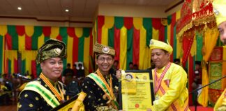 Amsakar Terima Penabalan Adat Diraja Kesultanan Riau Lingga