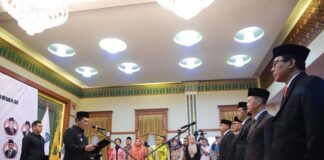 Gubernur Ansar Lantik Anggota Komisi Informasi Kepri Periode 2024-2028