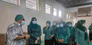 Pj Ketua PKK Tanjungpinang Tinjau Pabrik Teh Prendjak pabrik teh prendjak