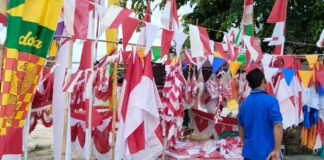 Jelang Hari Kemerdekaan, Pedagang Bendera Mulai Bertebaran di Karimun
