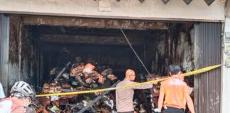 Gudang Elektronik di Baran Karimun Terbakar