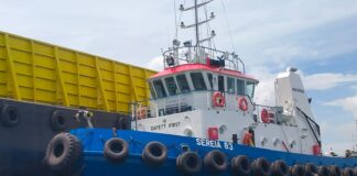 Tali Penarik Putus, Tongkang Tabrak Kelong Warga Pulau Buluh