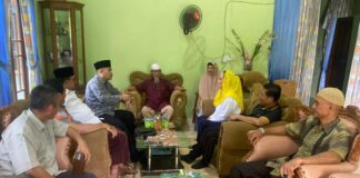 Cen Sui Lan-Jarmin Sambangi Kediaman Muhammad Jamil untuk Minta Restu cen sui lan-jarmin