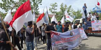 Sampah Lama Tak Diangkut, Aliansi Pemuda Mahasiswa Batam Gelar Aksi Unjuk Rasa di Kantor Wali Kota