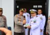 Berkunjung ke Lanal Tarempa, Polres Anambas Berikan Surprise HUT ke-79 TNI