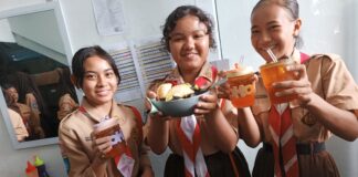 Budayakan Peduli Lingkungan, SMPN 43 Kurangi Penggunaan Plastik Siswi SMPN 43 Batam. (Foto: AlurNews)