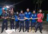 Damkar Natuna Evakuasi Ular Kobra di Rumah Warga