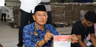 Tinjau Pelipatan Surat Suara, Andi Agung Imbau Warga Batam Jaga Suasana Kondusif pelipatan surat suara batam