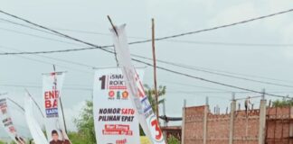 Terkesan Asal-Asalan, Pemasangan APK Pilkada dari KPU Karimun Tuai Kritik APK Paslon Pilkada Karimun