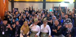 Komitmen Soal Pelestarian Budaya Melayu, BARA Kembali Kenakan Baju Kurung saat Debat