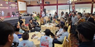 Sudah 1,5 Jam lewat dari Jadwal, Paslon Nadi Protes Paslon Asli Tak Masuki Ruang Debat