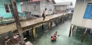 Anggota Polres Anambas Selamatkan Gadis Remaja Terjatuh ke Laut