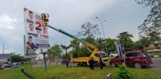 Tim Paslon Minim Kesadaran Tertibkan APK, Tim Terpadu Langsung Bongkar