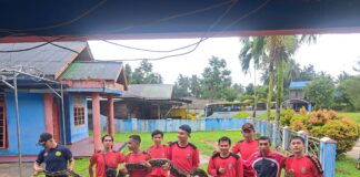 Ular Piton Masuk Rumah Warga, Damkar Natuna Langsung Evakuasi