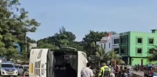 Bus Trans Batam Terbalik di Seipanas