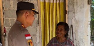 Jelang Nataru, Polsek Tebing Bagikan 100 Paket Bansos ke Warga Kurang Mampu