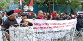 Usai Pleno, Sejumlah Warga Batam Tuntut Pilkada Ulang