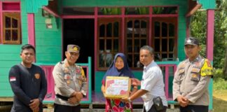 Polsek Daik Salurkan Bantuan Sembako dalam Program Jumat Berkah program jumat berkah