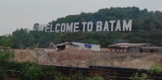 Ikon Welcome To Batam Tertutup Ruko, Warga Kecewa