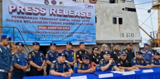 Diduga Memuat Limbah B3, KPLP Amankan Kapal Berawak WN Rusia