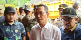 Tinjau Lokasi Longsor Tiban Koperasi, Amsakar Imbau Warga Batam Waspada Bencana