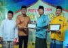 20 Tahun Dedikasi, Pengurus Masjid Raya Penyengat Terima Penghargaan masjid raya penyengat