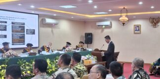 Amsakar Resmi Raih Gelar Doktor, Muhammad Rudi hingga Ansar Ahmad Turut Hadir