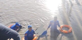 Geger, Mayat Pria Ditemukan Mengapung di Pesisir Laut Meral Karimun mayat di pesisir meral karimun