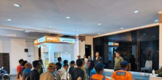 Tim Gabungan Tertibkan 155 Reklame pada Sejumlah Titik di Batam reklame di batam