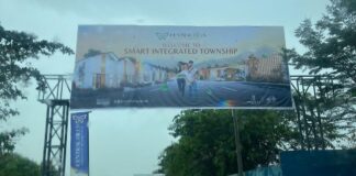 Baliho Central Hills di Depan Ruko Belian Residence Belum Berizin