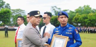 Polda Kepri Beri Penghargaan di Upacara Hari Kesadaran Nasional Upacara Hari Kesadaran Nasional