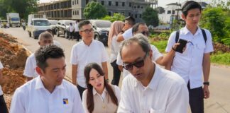 Gerak Cepat Tangani Banjir, Li Claudia Tinjau Lokasi Penyebab Banjir