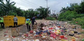 Alihkan Lokasi TPS, PT AGB Bersama Warga Gelar Gotong Royong