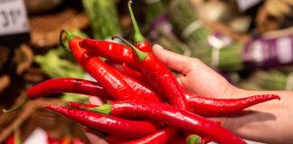 Harga Cabai dan Ayam di Pasar Tanjungpinang Turun, Warga Lega harga cabai di tanjungpinang