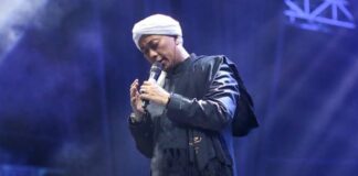 Penyanyi Religi Opick Akan Meriahkan Penutupan STQH XI Kepri 2025 Penyanyi religi ternama tanah air, Opick akan memeriahkan penutupan Seleksi Tilawatil Quran dan Hadist (STQH) XI tingkat Provinsi Kepulauan Riau, Rabu (25/6/2025) malam. (Foto: kapanlagi)